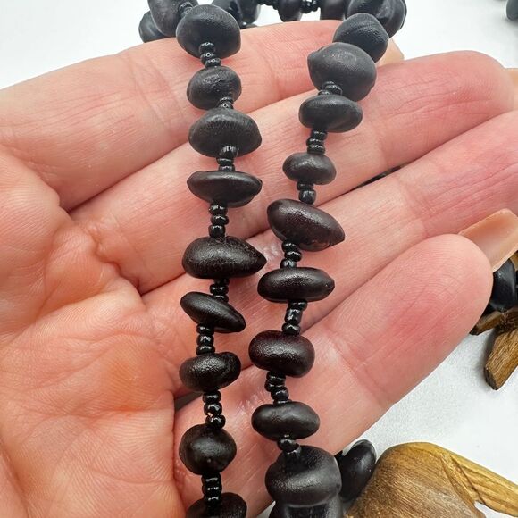 28" of maasai beads and hand carved wooden safari animal necklace! - Picture 4 of 8
